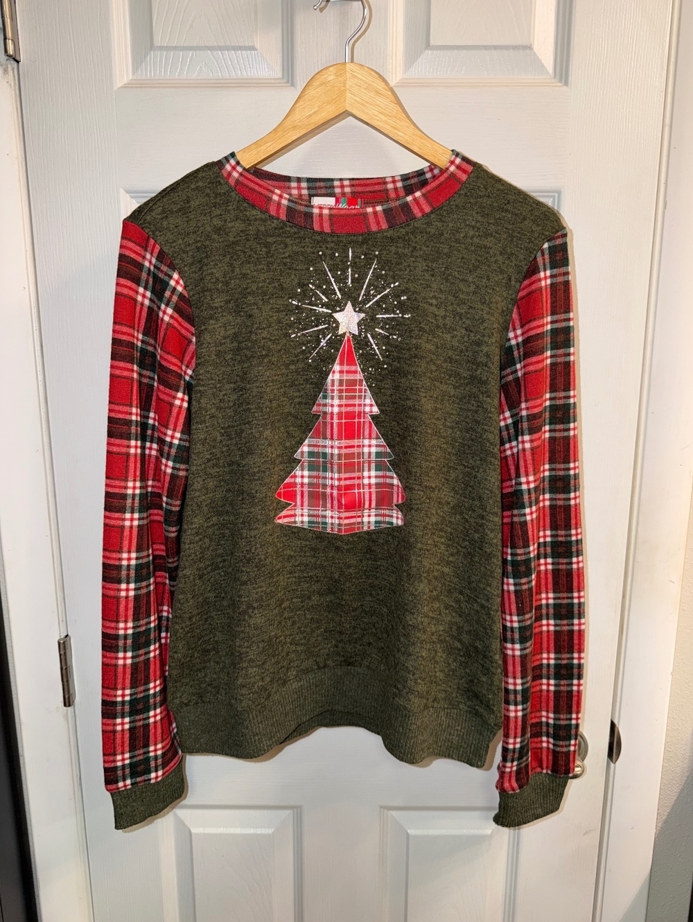 Merry Wear Christmas Plaid Tree Holiday Sweatshirt Green Red Size M